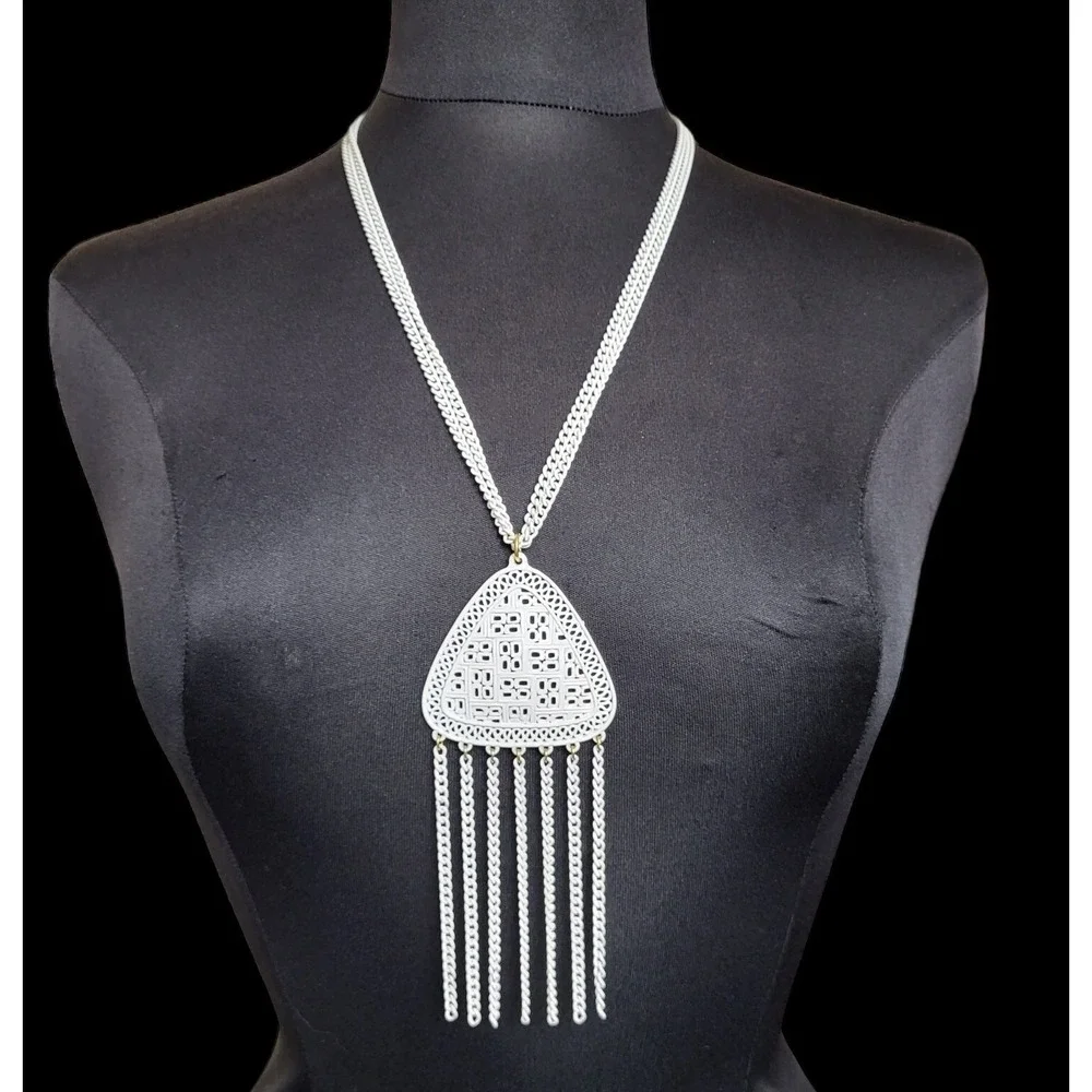 Vintage Necklace 70's Mod White Geometric Openwork Metal‎ Fringe Pendant Chain